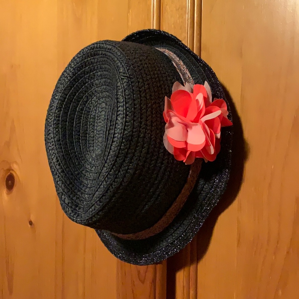 Girls hat size 4/6X made by OshKosh B’Gosh